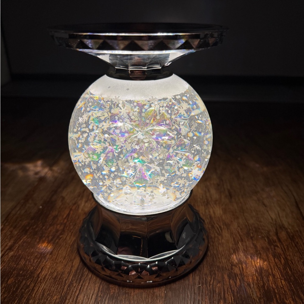 BATH & BODY WORKS  Snow Globe SPINNING  SNOWFLAKE Pedestal 3-Wick Candle Holder